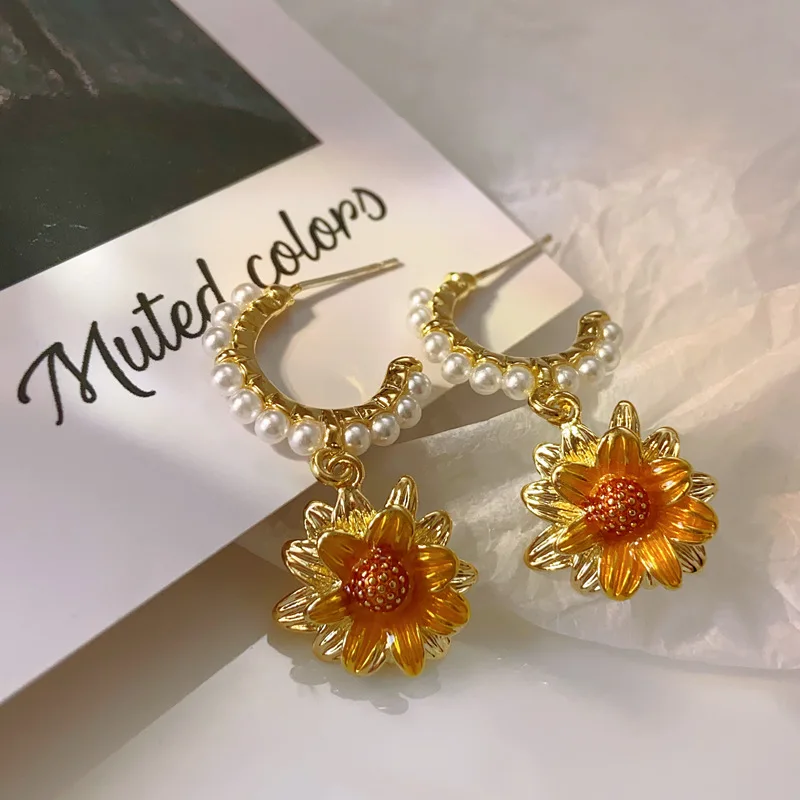 New Sunflower Pearl Earrings Women's Fresh Flower Vintage Stud Earrings sweet girl golden floral pendant eardrop
New Sunflower Pearl Earrings Women's Fresh Flower Vintage Stud Earrings sweet girl golden floral pendant eardrop