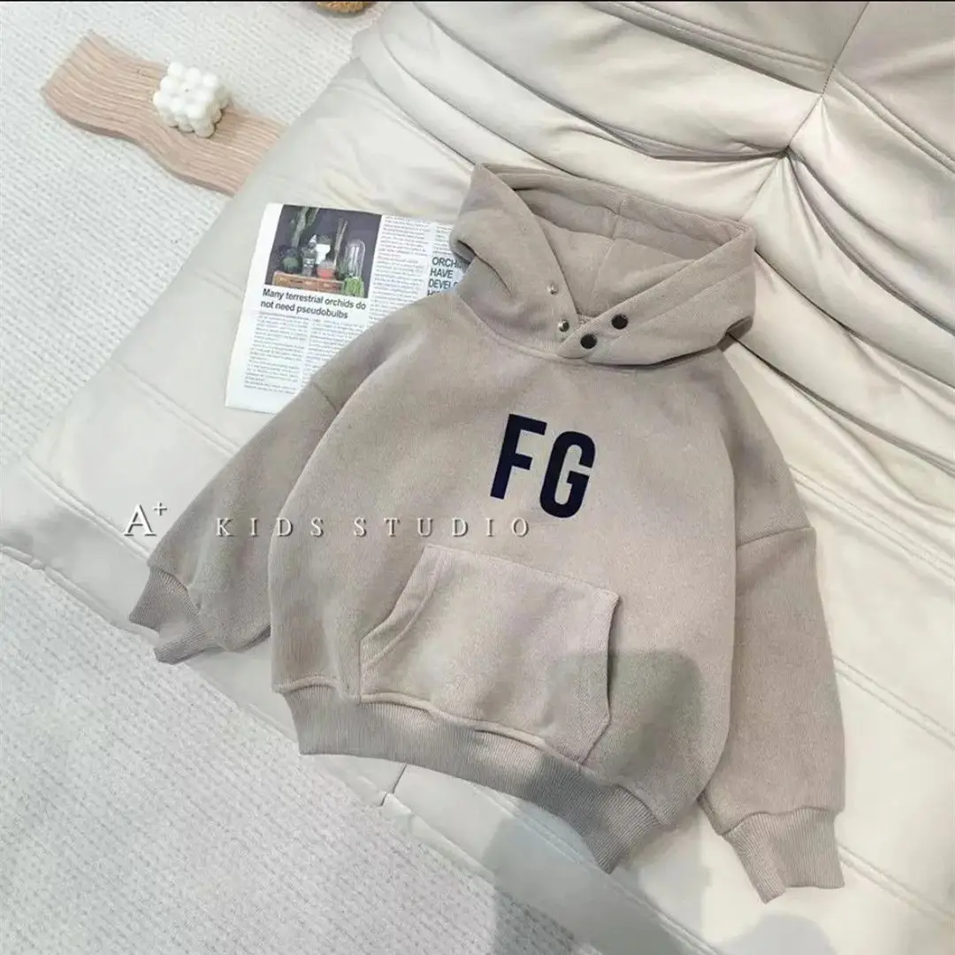 Children with velvet popular logo hooded fleece Fried private new western style baby autumn fashion leisure street jackets
Children with velvet popular logo hooded fleece Fried private new western style baby autumn fashion leisure street jackets