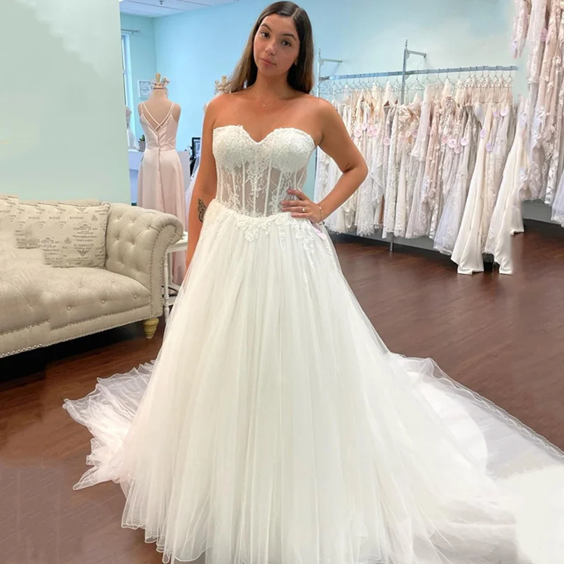 Plus Size Strapless A Line Lace Wedding Dresses Appliqued Sweep Train Backess Sweetheart Tulle Bridal Gowns Vestido De Noiva
Plus Size Strapless A Line Lace Wedding Dresses Appliqued Sweep Train Backess Sweetheart Tulle Bridal Gowns Vestido De Noiva
