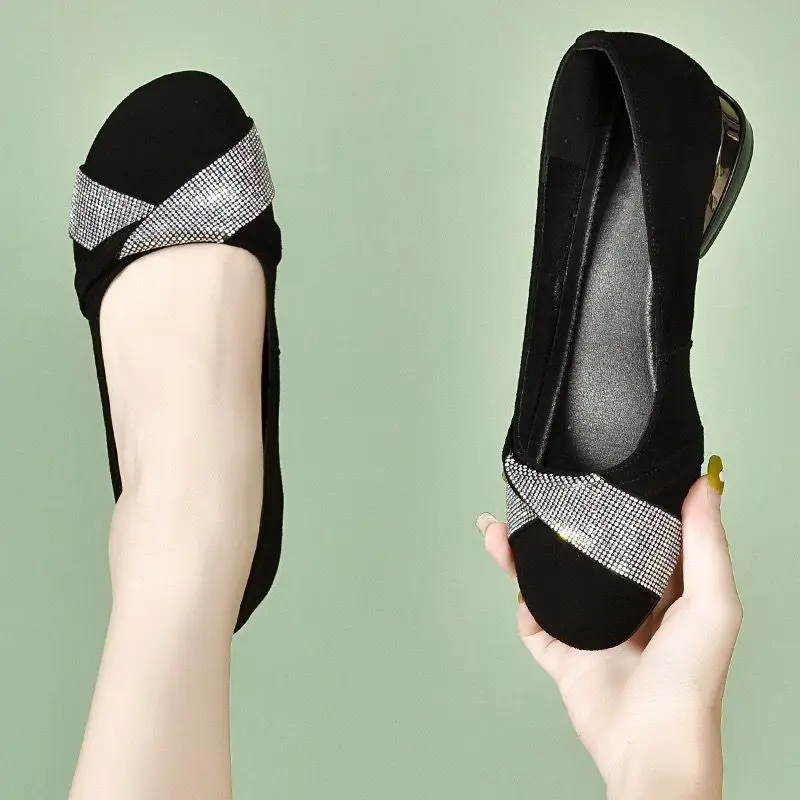Rhinestone Lightweight Suede Shoes Round Toe Single Shoes Shallow Mouth Flat Bottom Spring and Autumn Ladies Small Leather Shoes
Rhinestone Lightweight Suede Shoes Round Toe Single Shoes Shallow Mouth Flat Bottom Spring and Autumn Ladies Small Leather Shoes