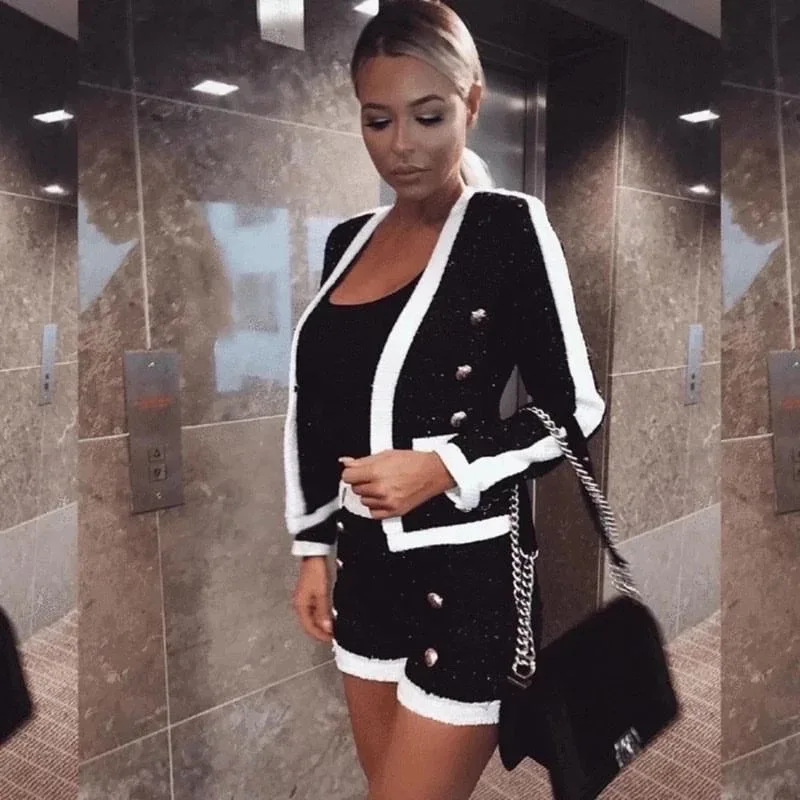 2022 Spring And Autumn New Fashion Black And White Color Matching Bright Silk Tweed Metal Button Collarless Suit + Shorts Suit T
2022 Spring And Autumn New Fashion Black And White Color Matching Bright Silk Tweed Metal Button Collarless Suit + Shorts Suit T