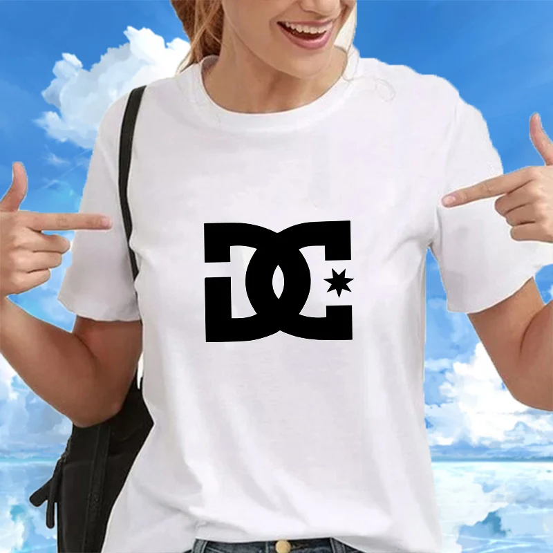 2022 Summer Cool Newest Solid Color T-shirt Dc Logo Printing Casual Fashion All-match Couple Round Neck Short-sleeved T-shirt 
2022 Summer Cool Newest Solid Color T-shirt Dc Logo Printing Casual Fashion All-match Couple Round Neck Short-sleeved T-shirt