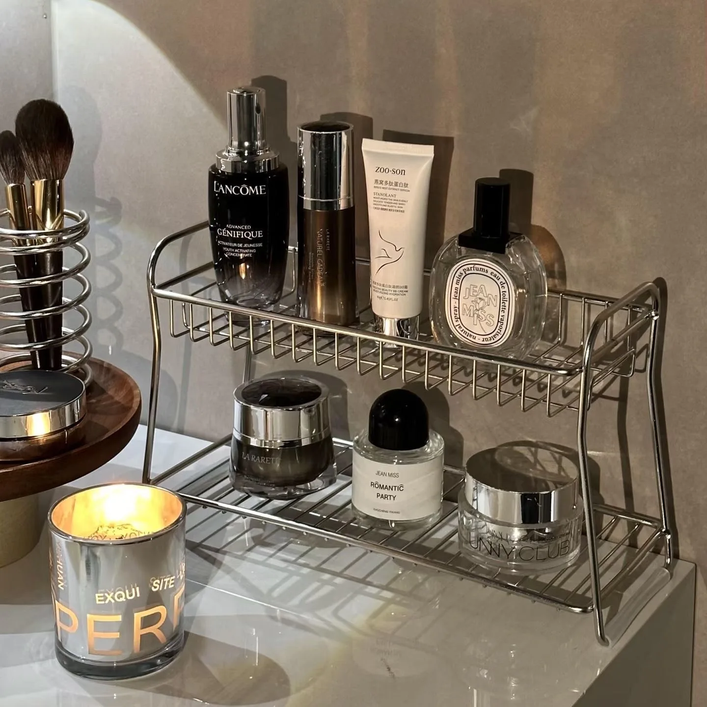 Металлическая напольная полка для ванной комнаты
Металлическая напольная полка для ванной комнаты