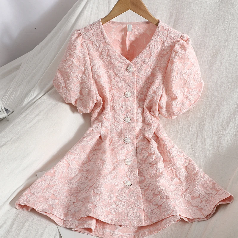 Sweet V Neck Puff Sleeve Floral Embossed Dress Girls Cute Pearls Single Breasted Hollow Open Waist Kawaii Summer Short Vestidos
Sweet V Neck Puff Sleeve Floral Embossed Dress Girls Cute Pearls Single Breasted Hollow Open Waist Kawaii Summer Short Vestidos