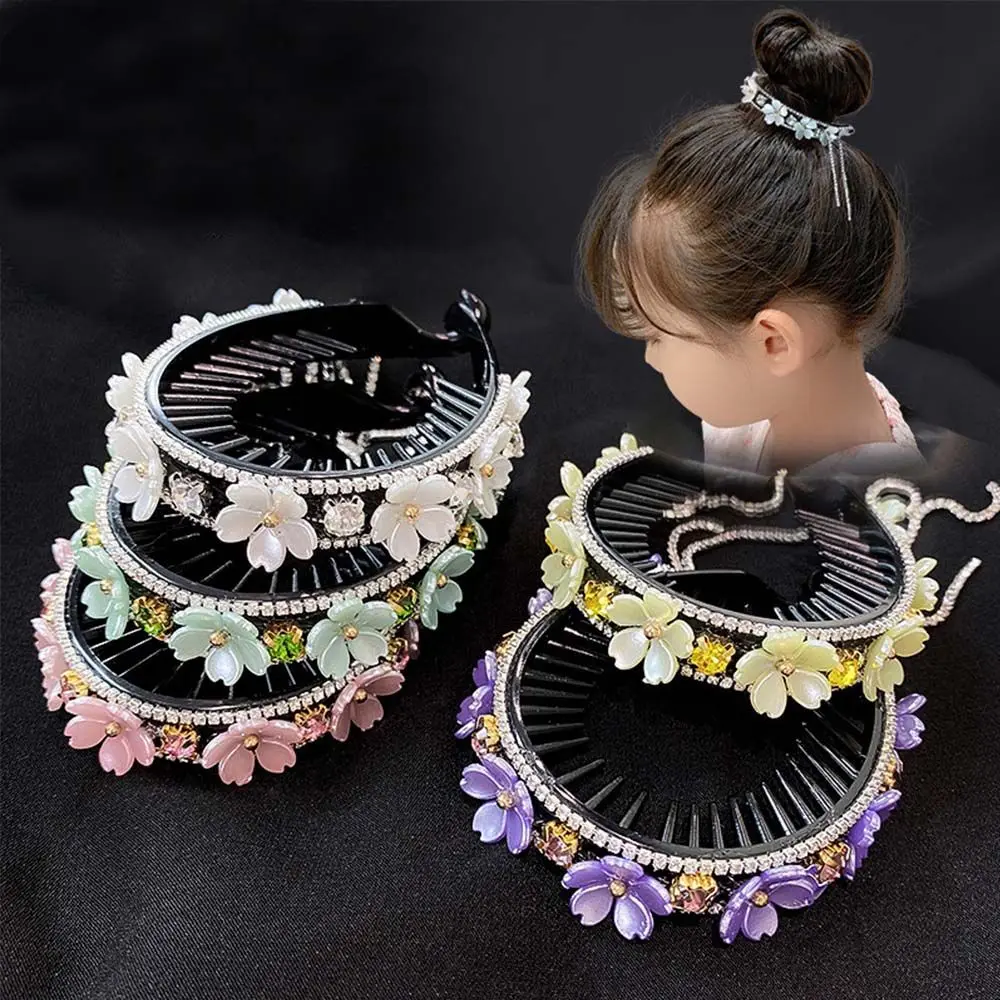 Vintage Fashion Headdress Hair Claw Shiny Rhinestone Flower Tassel Ponytail Buckle Type Hair Clip Styling Tool
Vintage Fashion Headdress Hair Claw Shiny Rhinestone Flower Tassel Ponytail Buckle Type Hair Clip Styling Tool
