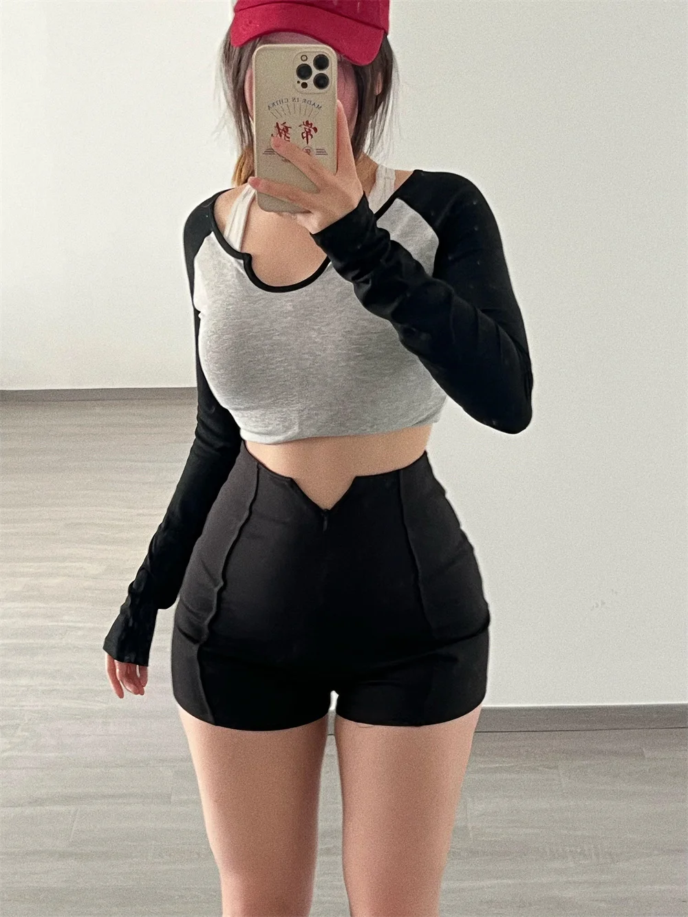 V-shaped TVVOVVIN High waisted black shorts slimming women's slim fit hot pants casual versatile fashion shorts A-line 70RL
V-shaped TVVOVVIN High waisted black shorts slimming women's slim fit hot pants casual versatile fashion shorts A-line 70RL