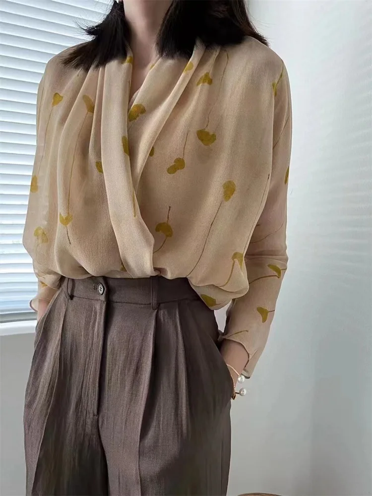 Spring/Summer 2023 New Women's 100% Silk Ginkgo Leaf Print V-Neck Top Float Light Slim Slight Lace Long Sleeve Shirt
Spring/Summer 2023 New Women's 100% Silk Ginkgo Leaf Print V-Neck Top Float Light Slim Slight Lace Long Sleeve Shirt