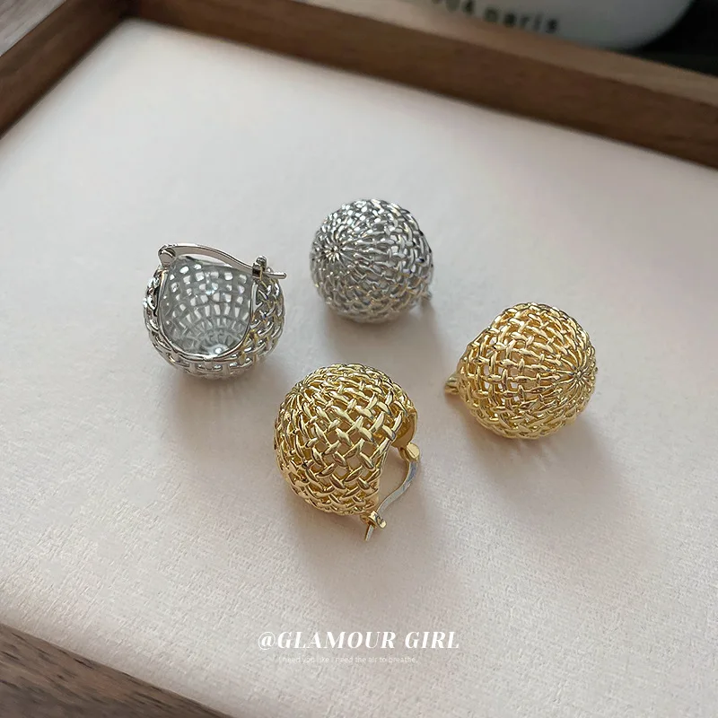 Interesting Design, Mesh Basket, Small Ball, Pea Earrings, Simple Fashion, Net Red Ins Style, Minority Earrings
Interesting Design, Mesh Basket, Small Ball, Pea Earrings, Simple Fashion, Net Red Ins Style, Minority Earrings