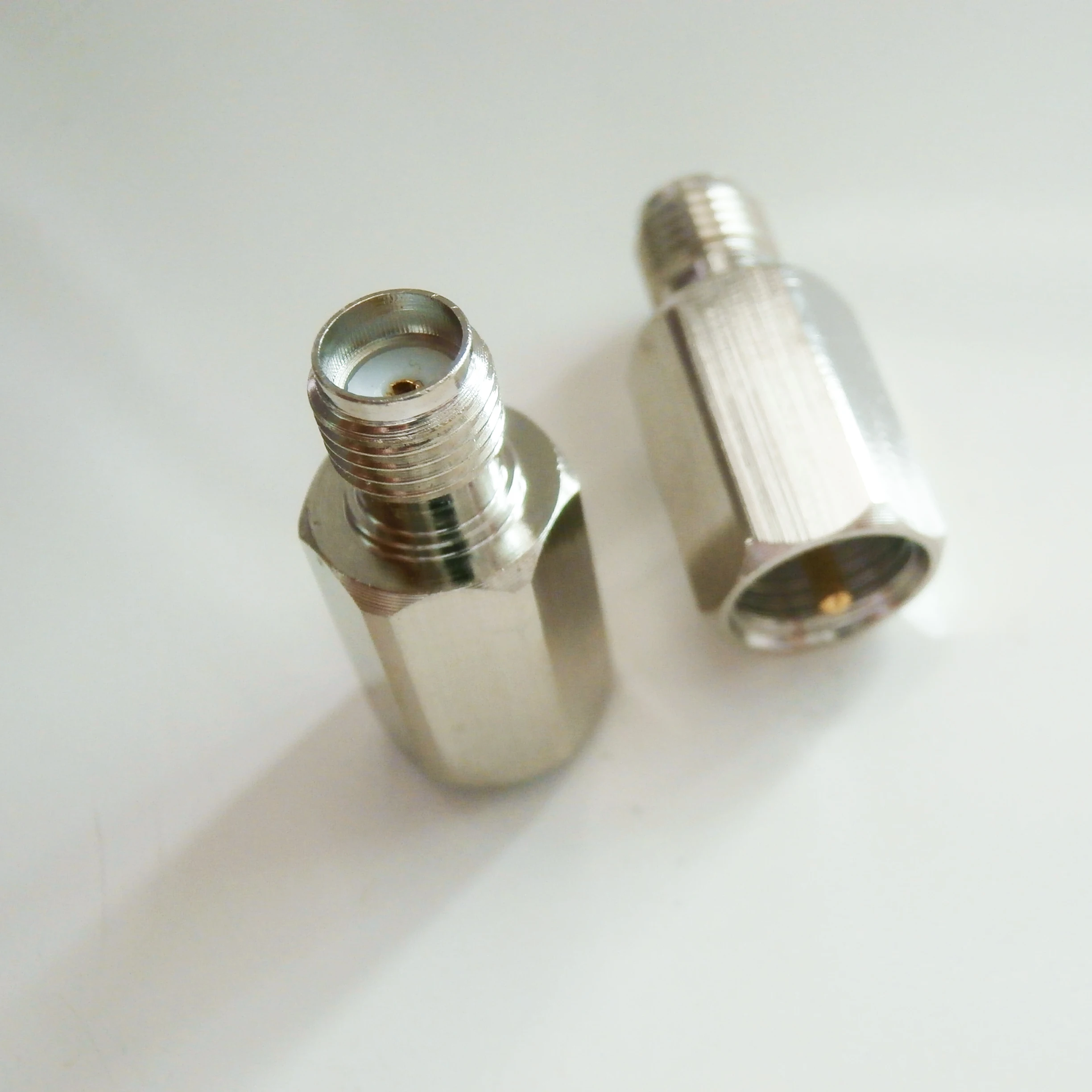 1X Pcs Adapter FME Male To SMA Female Cable Connector Socket FME to SMA Straight Nickel Plated Brass Coaxial RF Adapters
1X Pcs Adapter FME Male To SMA Female Cable Connector Socket FME to SMA Straight Nickel Plated Brass Coaxial RF Adapters
