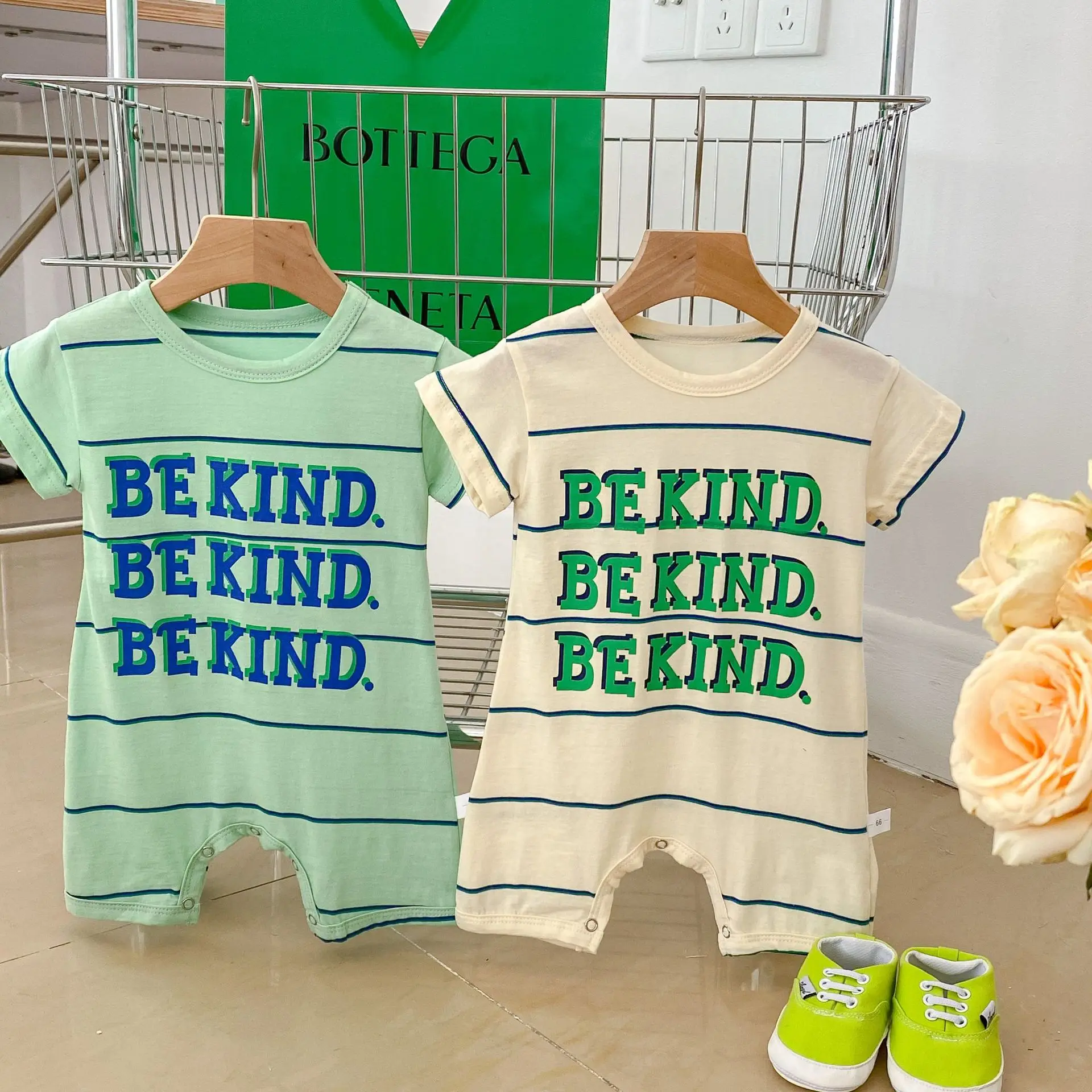 Детский хлопковый комбинезон с коротким рукавом, в полоску
Детский хлопковый комбинезон с коротким рукавом, в полоску