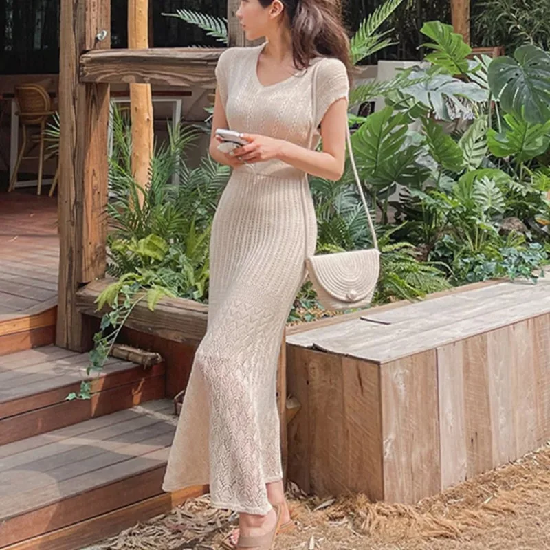 Summer High Quality Korean Simple Hollow Out Vest Knit Sweater Dress Women Japanese Gentle V-Neck Slim Elastic Knit Long Dress
Summer High Quality Korean Simple Hollow Out Vest Knit Sweater Dress Women Japanese Gentle V-Neck Slim Elastic Knit Long Dress