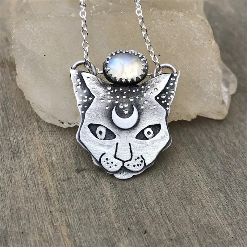 Creative Design Inlaid Moonstone Moon Cat Face Pendant Necklace Fashion Personality Men Silver Color Metal Pendant Gift Jewelry
Creative Design Inlaid Moonstone Moon Cat Face Pendant Necklace Fashion Personality Men Silver Color Metal Pendant Gift Jewelry