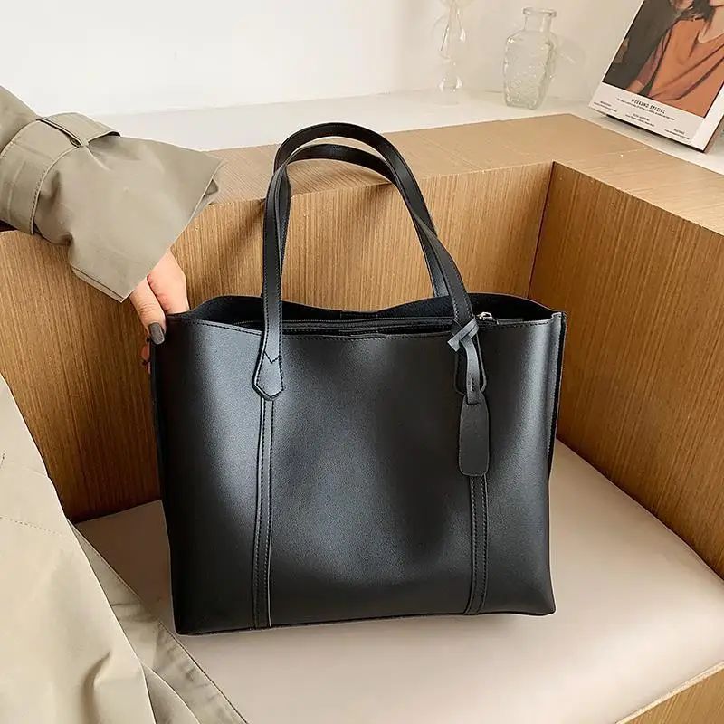 2022 New Fashion Casual Large Capacity Tote Bag Simple Classic Shoulder Bag Handbags for Women Sac A Main Femme
2022 New Fashion Casual Large Capacity Tote Bag Simple Classic Shoulder Bag Handbags for Women Sac A Main Femme