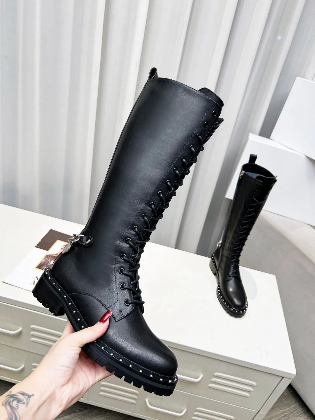 2023 New Women's Knee Martin Boots Cowhide fabric Sheepskin lining sizes 35-40 
2023 New Women's Knee Martin Boots Cowhide fabric Sheepskin lining sizes 35-40