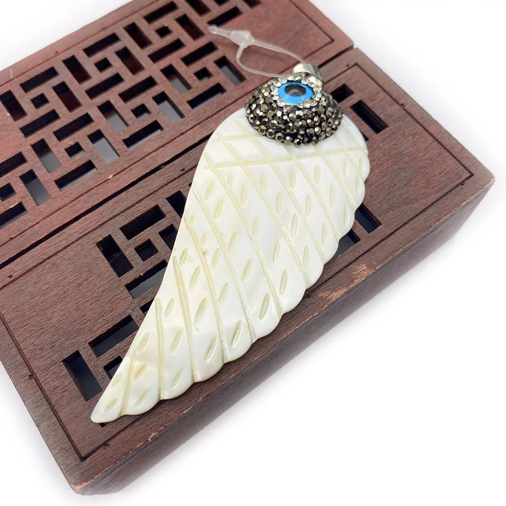

Men and Women Natural Freshwater Shell Wing Shape White Diamond Encrusted Melon Clasp Pendant Holiday Gift Hand Carved 31x78mm