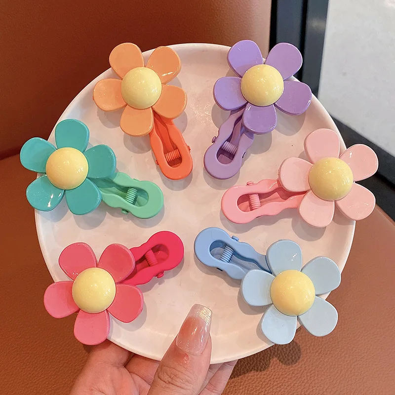 Wholesale 50pcs children's flower bangs forehead hairpin girl clip baby cute hairpin headdress accessories
Wholesale 50pcs children's flower bangs forehead hairpin girl clip baby cute hairpin headdress accessories