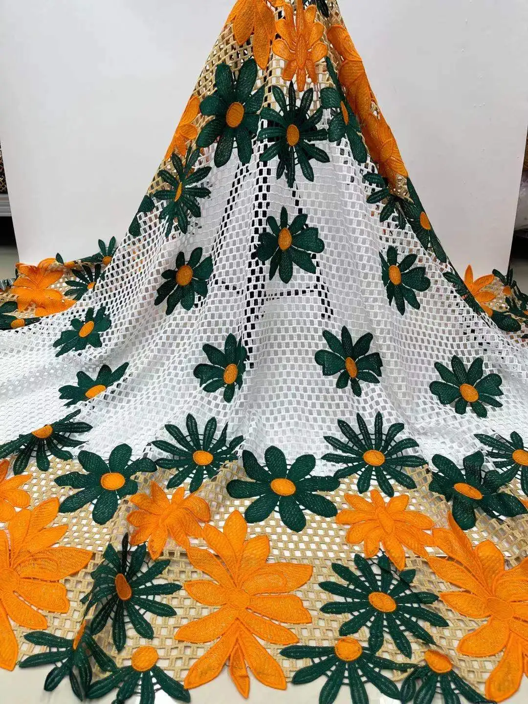 Top Quality African Guipure Cord Lace Fabric in White Good Looking Embroidered Water Soluble Lace for party/wedding dress EJYG42
Top Quality African Guipure Cord Lace Fabric in White Good Looking Embroidered Water Soluble Lace for party/wedding dress EJYG42
