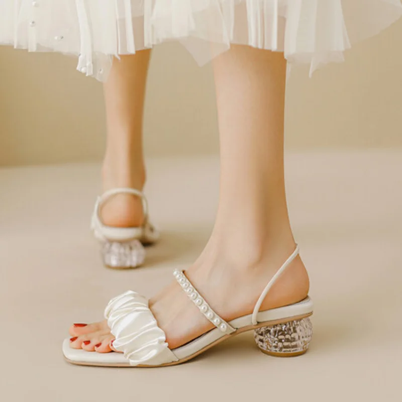 Oversize Large size Big size Square toes Decorative pearl Pleats Thick Heel Fashion sandals with heels simple and elegant
Oversize Large size Big size Square toes Decorative pearl Pleats Thick Heel Fashion sandals with heels simple and elegant
