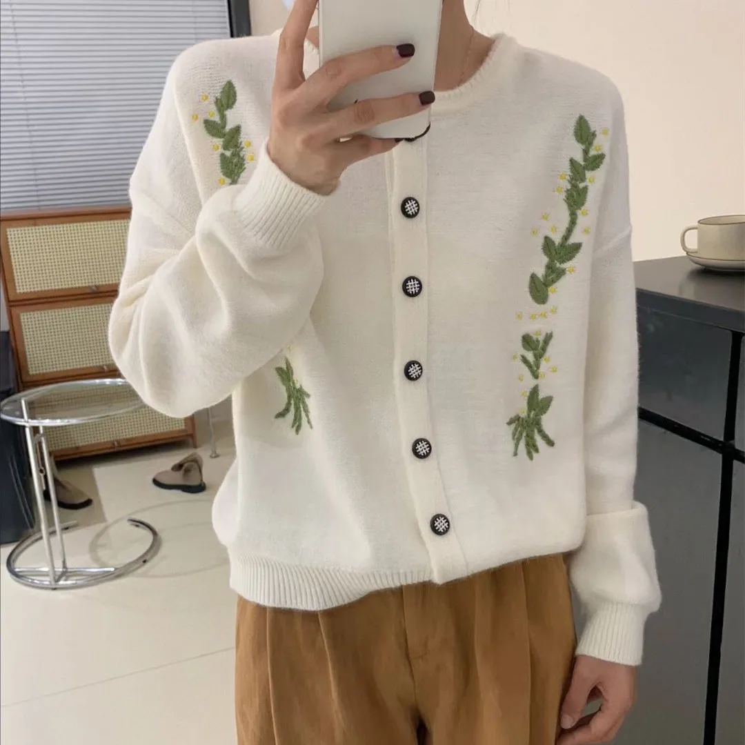 Japanese Literary Embroidered Women Sweater Spring Autumn Versatile Knitted Cardigan Jacket Coat
Japanese Literary Embroidered Women Sweater Spring Autumn Versatile Knitted Cardigan Jacket Coat