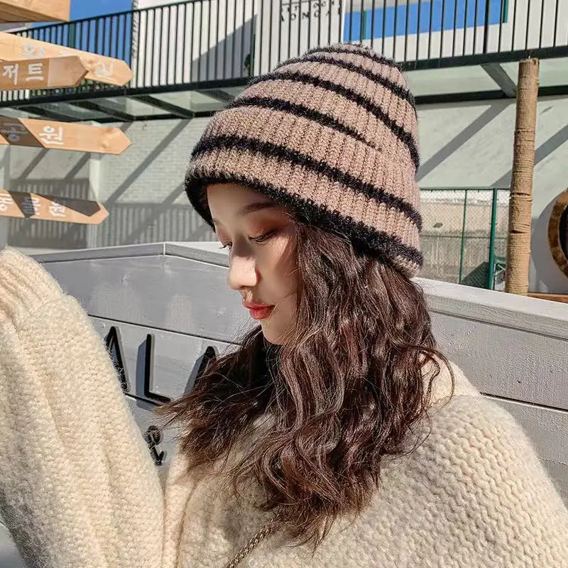 Autumn Winter New Women All-Match Korean Striped Knitted Beanie Cap Plus Velvet Thick Windproof Japanese-Style Warm Cold Gorras
Autumn Winter New Women All-Match Korean Striped Knitted Beanie Cap Plus Velvet Thick Windproof Japanese-Style Warm Cold Gorras
