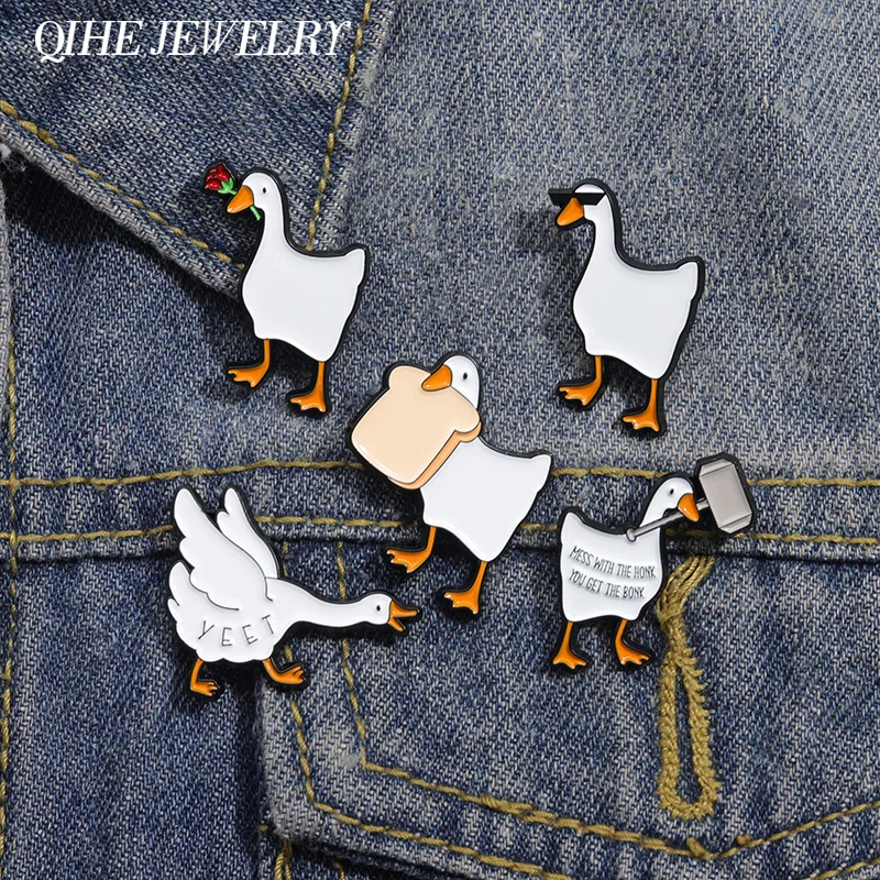 Lovely Animal Brooch Goose Enamel Pin Cartoon Goose Holding Rose Bread In His Mouth Badge Lapel Backpack Pin Jewelry Wholesale
Lovely Animal Brooch Goose Enamel Pin Cartoon Goose Holding Rose Bread In His Mouth Badge Lapel Backpack Pin Jewelry Wholesale