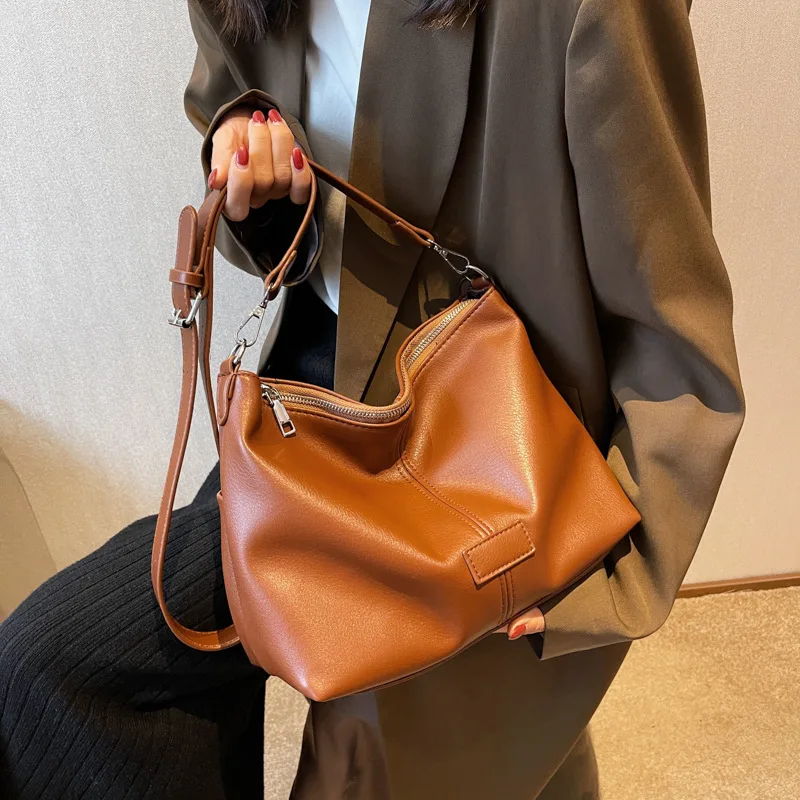 Women's Luxury Shoulder Bags High Quality Leather Crossbody Bag Casual All Match Handbag Female 2023 Simple Design Messenger Bag
Women's Luxury Shoulder Bags High Quality Leather Crossbody Bag Casual All Match Handbag Female 2023 Simple Design Messenger Bag