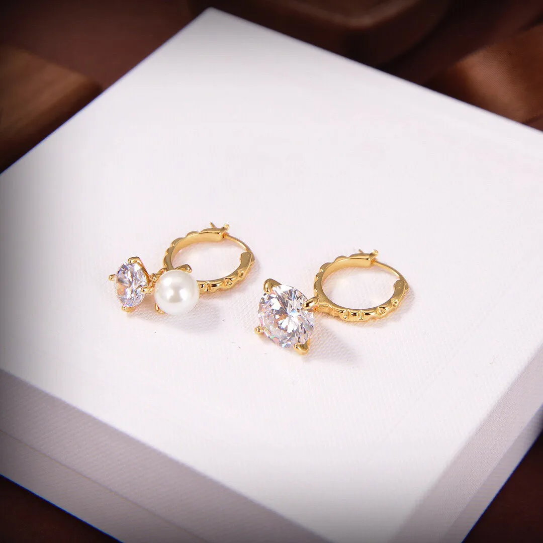 European and American popular new style zircon earrings 
European and American popular new style zircon earrings