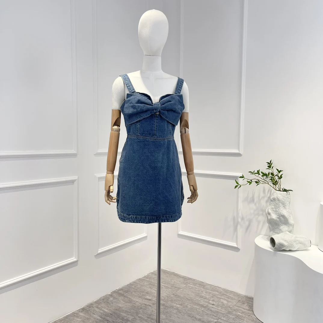 Autumn New 2022 Top Quality Solid Blue Denim Sweet Style Big Bow Front Sleeveless Slim Mini Dress for Women
Autumn New 2022 Top Quality Solid Blue Denim Sweet Style Big Bow Front Sleeveless Slim Mini Dress for Women