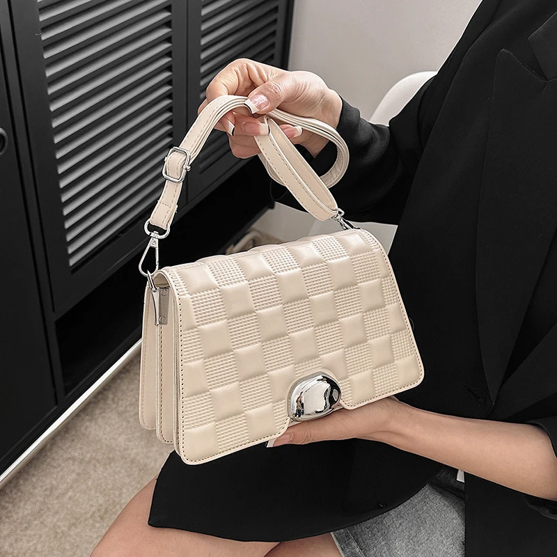 Single shoulder bag Advanced feeling New cross body bag Large capacity backpack Travel gift recommendation Banquet bag
Single shoulder bag Advanced feeling New cross body bag Large capacity backpack Travel gift recommendation Banquet bag