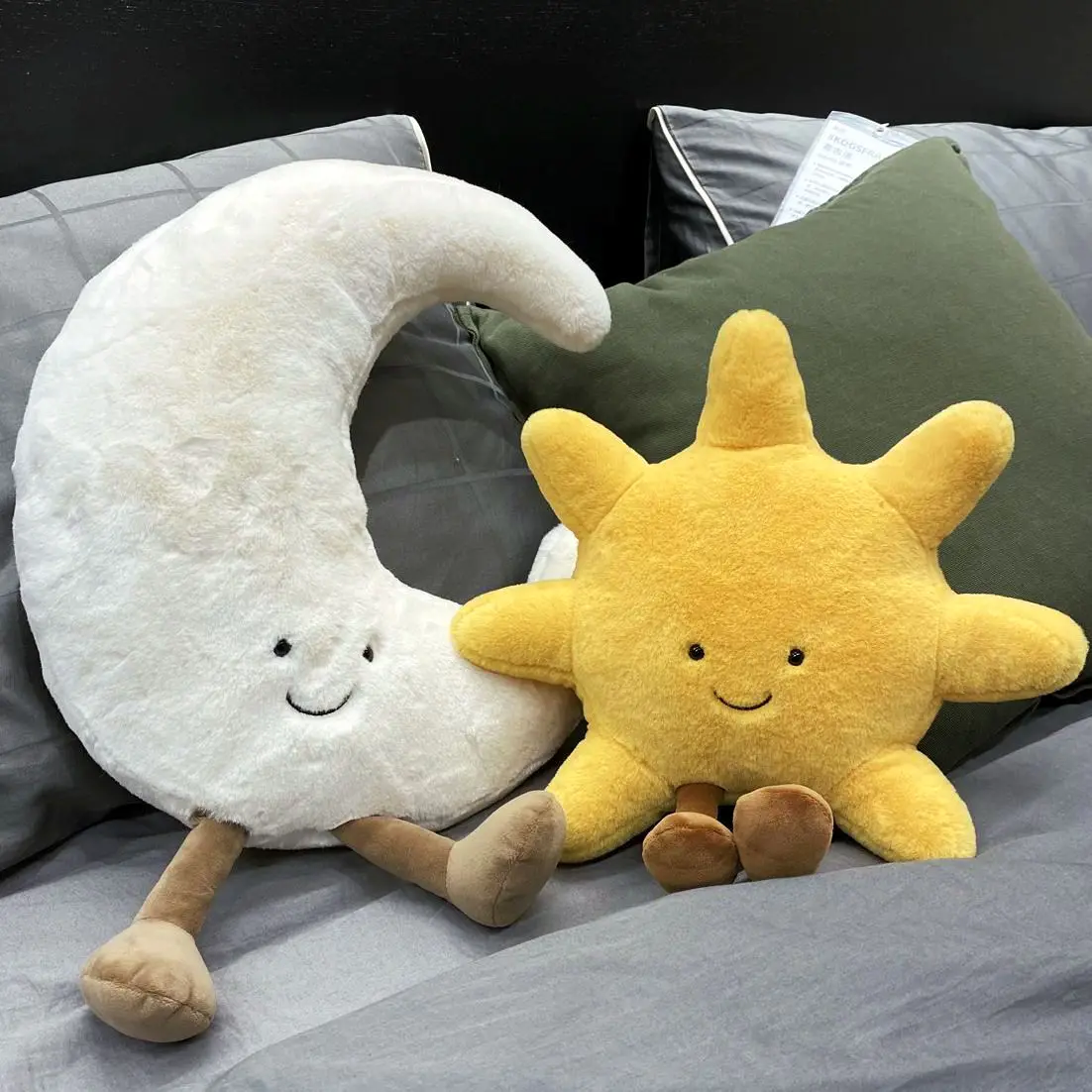 Adorable Smile Face White Moon Yellow Sun Plushie Stuffed Cute Cartoon Weather Plush Toy for Kid Bedroom Decor Sofa Throw Pillow
Adorable Smile Face White Moon Yellow Sun Plushie Stuffed Cute Cartoon Weather Plush Toy for Kid Bedroom Decor Sofa Throw Pillow