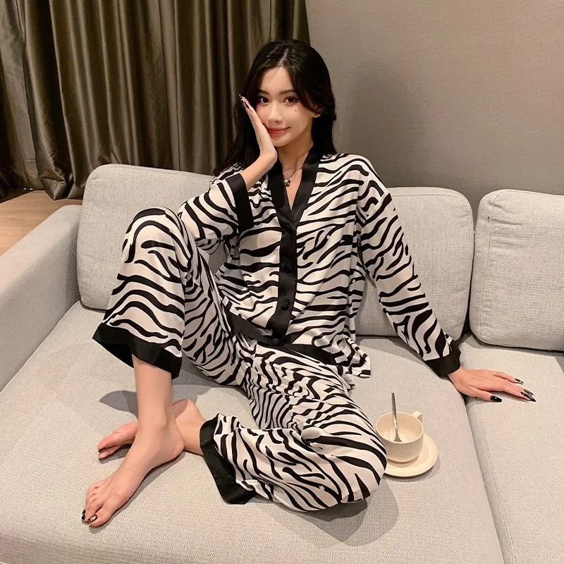 2022 Spring Silk Pajamas Long-sleeved Thin Cute Silk Cardigan Pyjamas Sexy Pjs Loose Home Clothes 2-piece Set Pajamas for Women
2022 Spring Silk Pajamas Long-sleeved Thin Cute Silk Cardigan Pyjamas Sexy Pjs Loose Home Clothes 2-piece Set Pajamas for Women