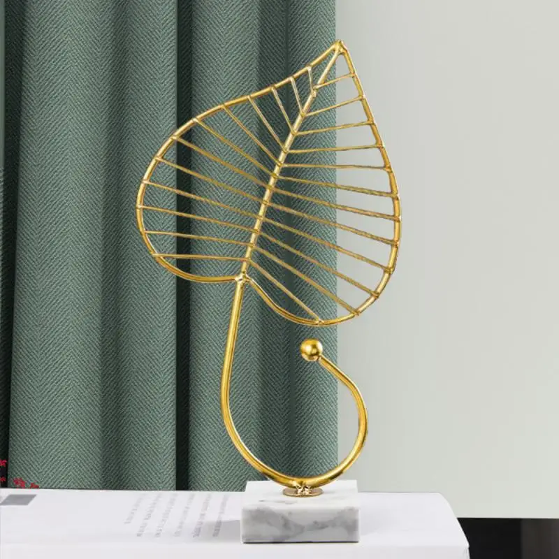Light Luxury Diy Hollowed-out Leaves Iron Ornaments Party Decoration Metal Lock Empty Leaf Ornaments Home Supplies Nordic 
Light Luxury Diy Hollowed-out Leaves Iron Ornaments Party Decoration Metal Lock Empty Leaf Ornaments Home Supplies Nordic