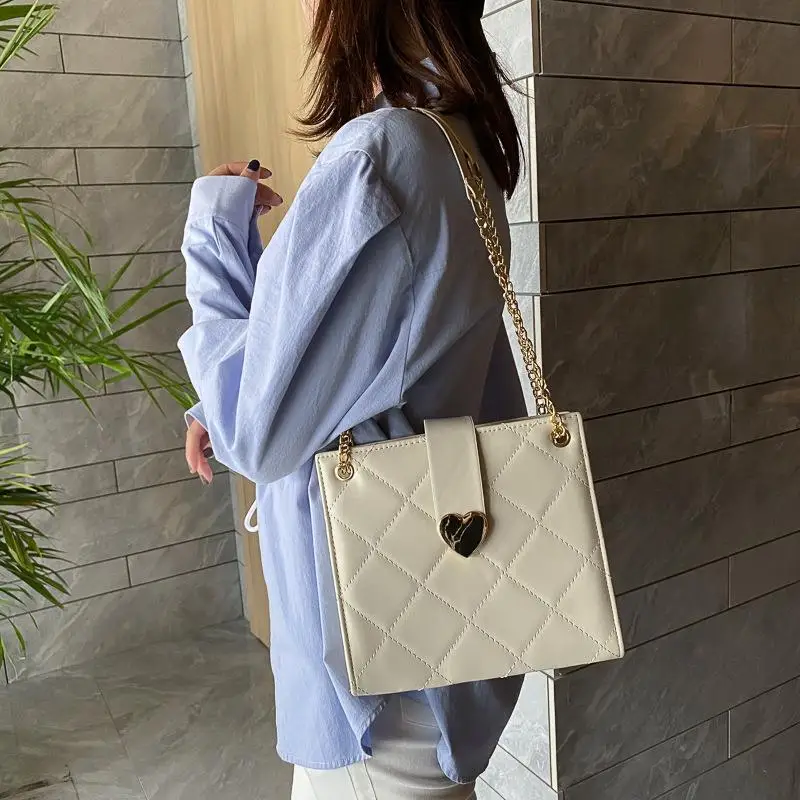 Popular Women's Bag New Fashion Single Shoulder Bag Niche Small Bag Across The Shoulder for Women Crossbody Bags
Popular Women's Bag New Fashion Single Shoulder Bag Niche Small Bag Across The Shoulder for Women Crossbody Bags