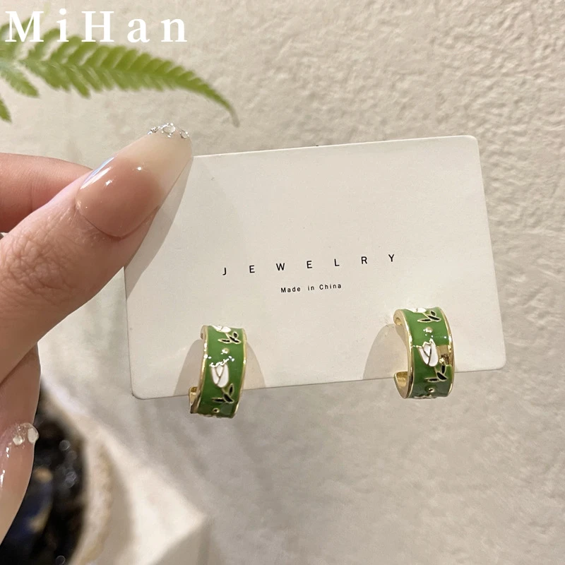 Mihan Retro Jewelry Green Earrings 925 Silver Needle Hot Sale Vintage Temperament Flower Pattern Hoop Earrings For Women Gift 
Mihan Retro Jewelry Green Earrings 925 Silver Needle Hot Sale Vintage Temperament Flower Pattern Hoop Earrings For Women Gift