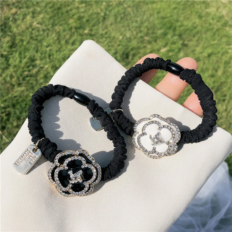 Luxury Camellia Flower Hair Ties Scrunchies CC Hair Bands Rope Ponytail Holder with Rhinestone and Pendants Christmas Gfts
Luxury Camellia Flower Hair Ties Scrunchies CC Hair Bands Rope Ponytail Holder with Rhinestone and Pendants Christmas Gfts