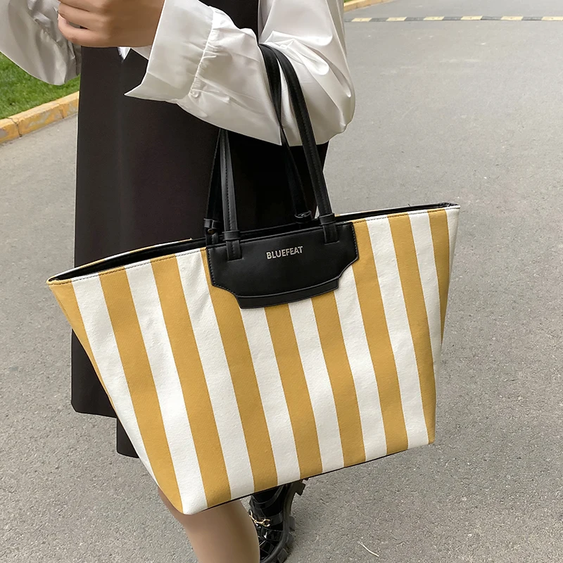 Striped canvas large bag female 2022 summer popular new college students class fashion one-shoulder commuter tote bag
Striped canvas large bag female 2022 summer popular new college students class fashion one-shoulder commuter tote bag
