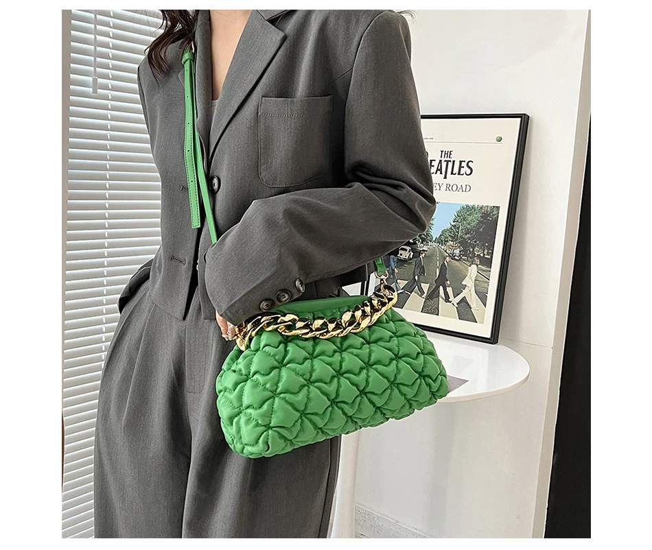 Fashion Tote Bag 2022 Summer PU Leather Padded Quilted Women's Designer Handbag Luxury Brand Chain Shoulder Crossbody Bags
Fashion Tote Bag 2022 Summer PU Leather Padded Quilted Women's Designer Handbag Luxury Brand Chain Shoulder Crossbody Bags