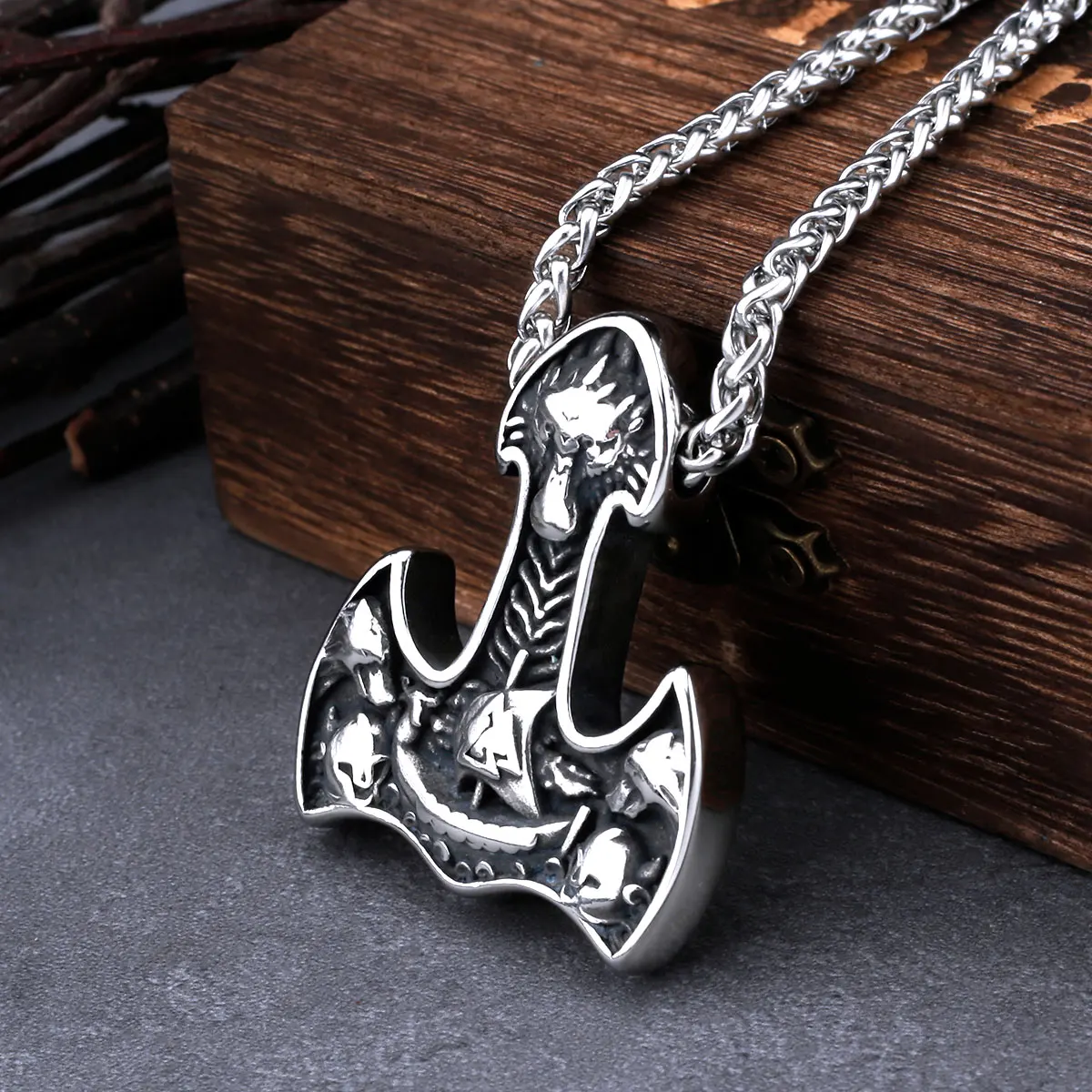 

Nordic Viking Warrior Wolf Axe Necklace Men's Stainless Steel Thor's Hammer Rune Amulet Fashion Pendant Necklace Charm Jewelry