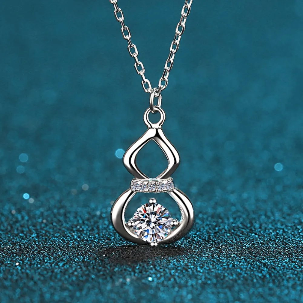 Sterling Silver Necklace Female Gourd Moissanite Collarbone Necklace Plated Pt950 Gold Factory
Sterling Silver Necklace Female Gourd Moissanite Collarbone Necklace Plated Pt950 Gold Factory