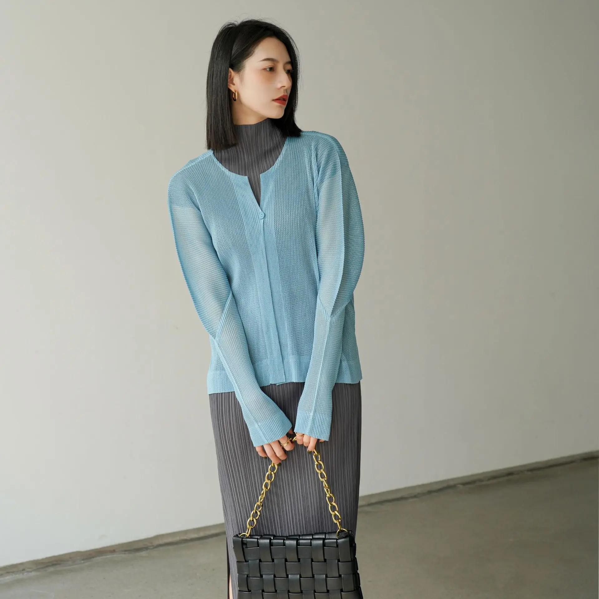 Miyake fold spring and summer new casual fashion loose beach clothing mesh sunscreen clothing casual jacket 2065 
Miyake fold spring and summer new casual fashion loose beach clothing mesh sunscreen clothing casual jacket 2065