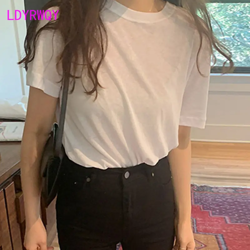 South Korea's Dongdaemun white slightly sheer slim casual temperament commuter short-sleeved T-shirt top woman
South Korea's Dongdaemun white slightly sheer slim casual temperament commuter short-sleeved T-shirt top woman