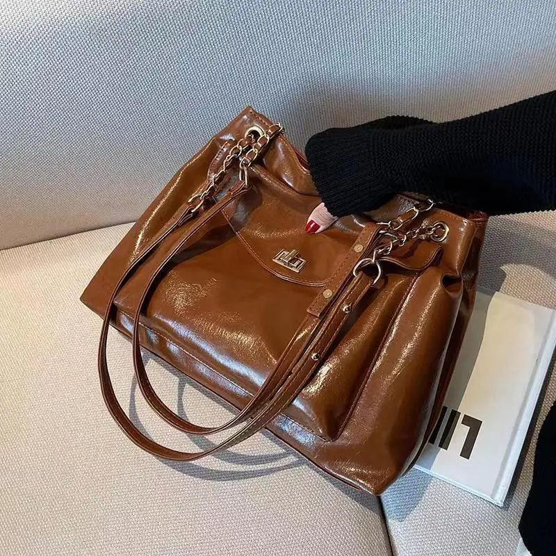 Large-capacity High-quality Business Commuter Vintage Tote Bag 2024 Brand All-match Simple Shoulder Crossbody Bag Designer Bag
Large-capacity High-quality Business Commuter Vintage Tote Bag 2024 Brand All-match Simple Shoulder Crossbody Bag Designer Bag