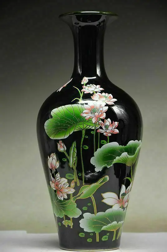 

BEAUTIFUL CHINESE PORCELAIN HANDWORK PAINTING LOTUS & DRAGONFLY VASE