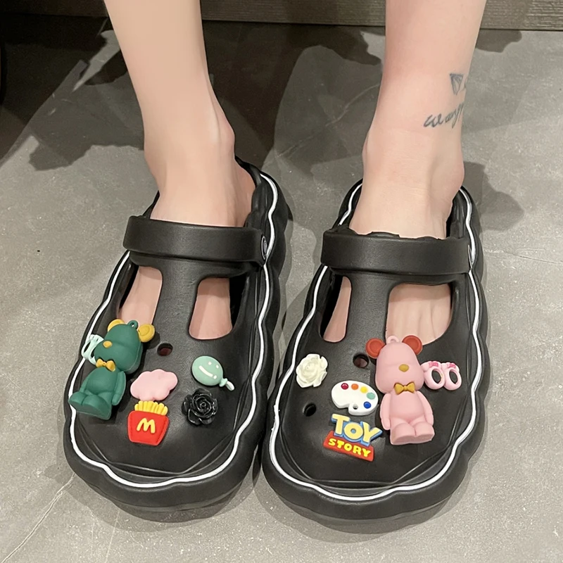 Летние женские сандалии с милыми декоративными шлепанцами на платформе
Летние женские сандалии с милыми декоративными шлепанцами на платформе