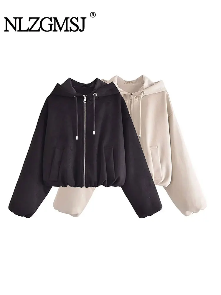 Женская замшевая куртка-бомбер с капюшоном, на молнии
Женская замшевая куртка-бомбер с капюшоном, на молнии