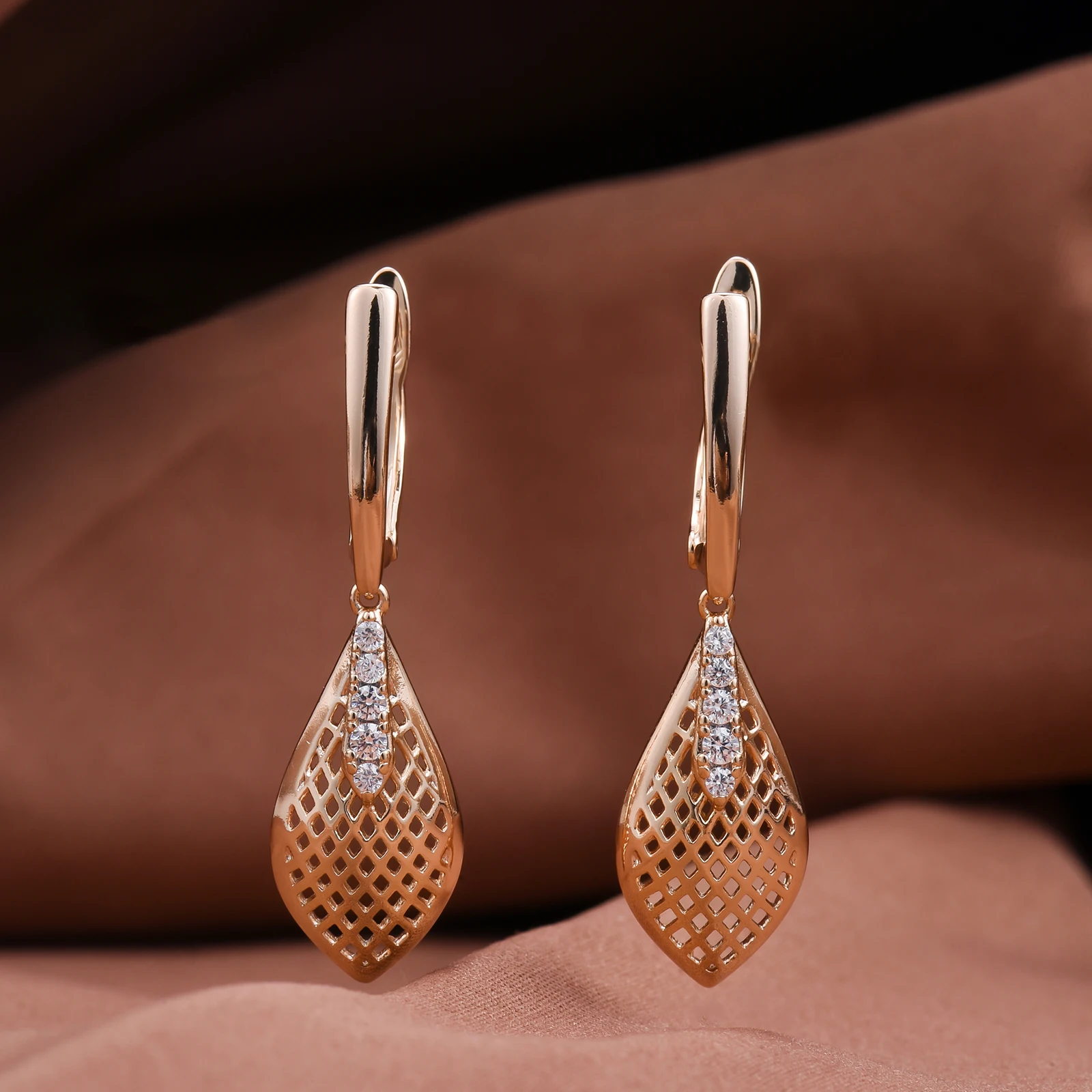 Dckazz Fashion Big Drop Earrings Elegant Luxury Cutout 525 Rose Gold Earrings for Woman Wedding Banquet Jewelry Gift
Dckazz Fashion Big Drop Earrings Elegant Luxury Cutout 525 Rose Gold Earrings for Woman Wedding Banquet Jewelry Gift
