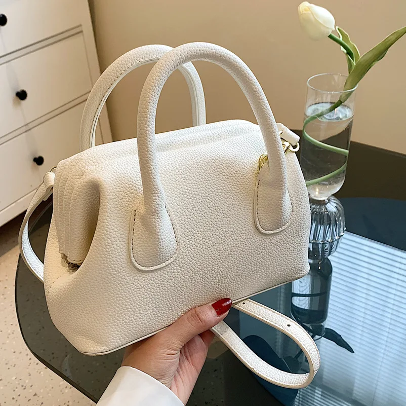 Popular Bag Women's 2022 Summer New Trendy Luxury Casual Simple All-match Messenger Bag High-quality Texture Fashion Handbag
Popular Bag Women's 2022 Summer New Trendy Luxury Casual Simple All-match Messenger Bag High-quality Texture Fashion Handbag