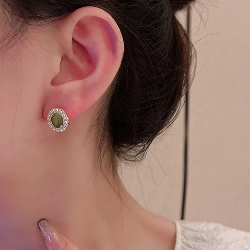 U-Magical Minimalist Green Oval Cat Eye Stone Stud Earings for Women Fantasy Simulation Pearl Metal Earings Jewellery
U-Magical Minimalist Green Oval Cat Eye Stone Stud Earings for Women Fantasy Simulation Pearl Metal Earings Jewellery
