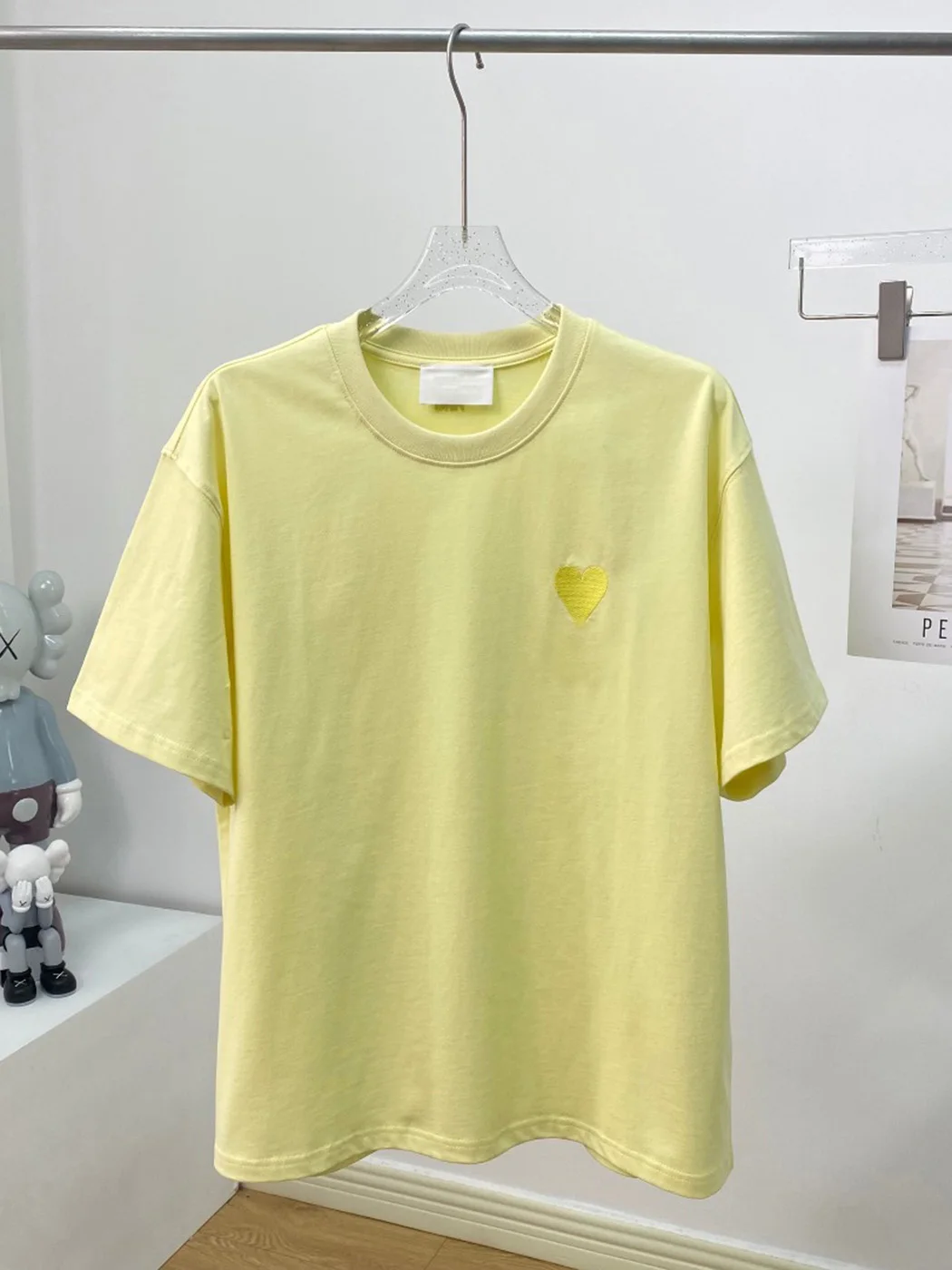 Streetwear Heart Embroidered Loose T-shirt Top Women Solid Color Round Neck Short Sleeve Cotton T-shirts Simple Casual Tees 2022
Streetwear Heart Embroidered Loose T-shirt Top Women Solid Color Round Neck Short Sleeve Cotton T-shirts Simple Casual Tees 2022