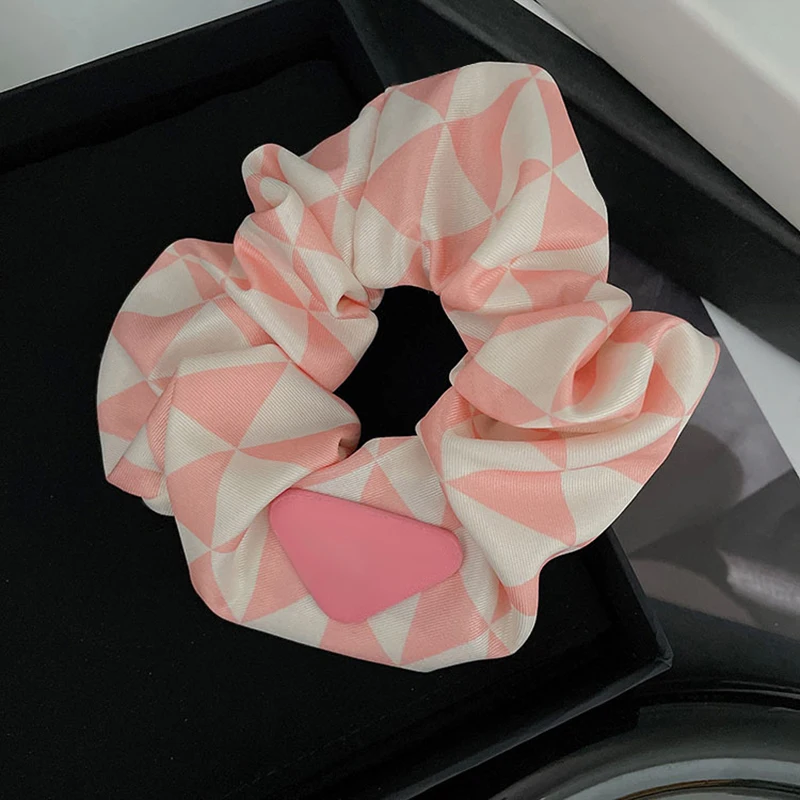 Simplicity Inverted Triangle Label Hair Loop Luxury Brand Design Women Fashion Hair Rope Cute Printing Twill Ponytail Headrope
Simplicity Inverted Triangle Label Hair Loop Luxury Brand Design Women Fashion Hair Rope Cute Printing Twill Ponytail Headrope